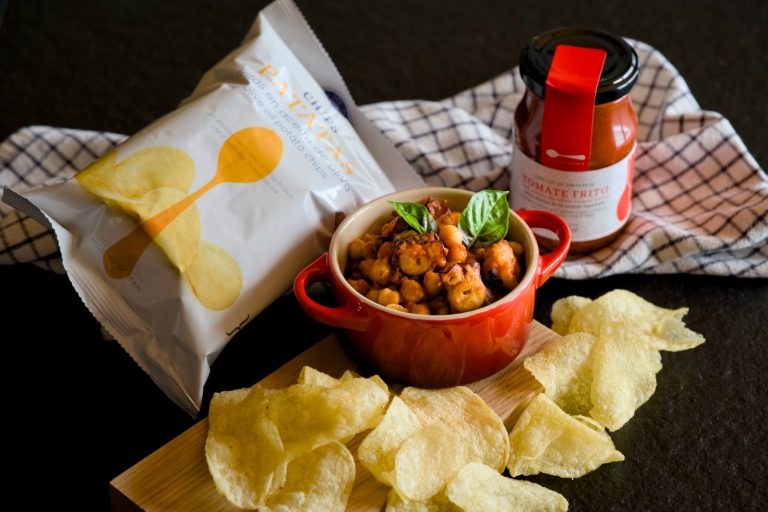 Pulpo con garbanzos y salsa de tomate